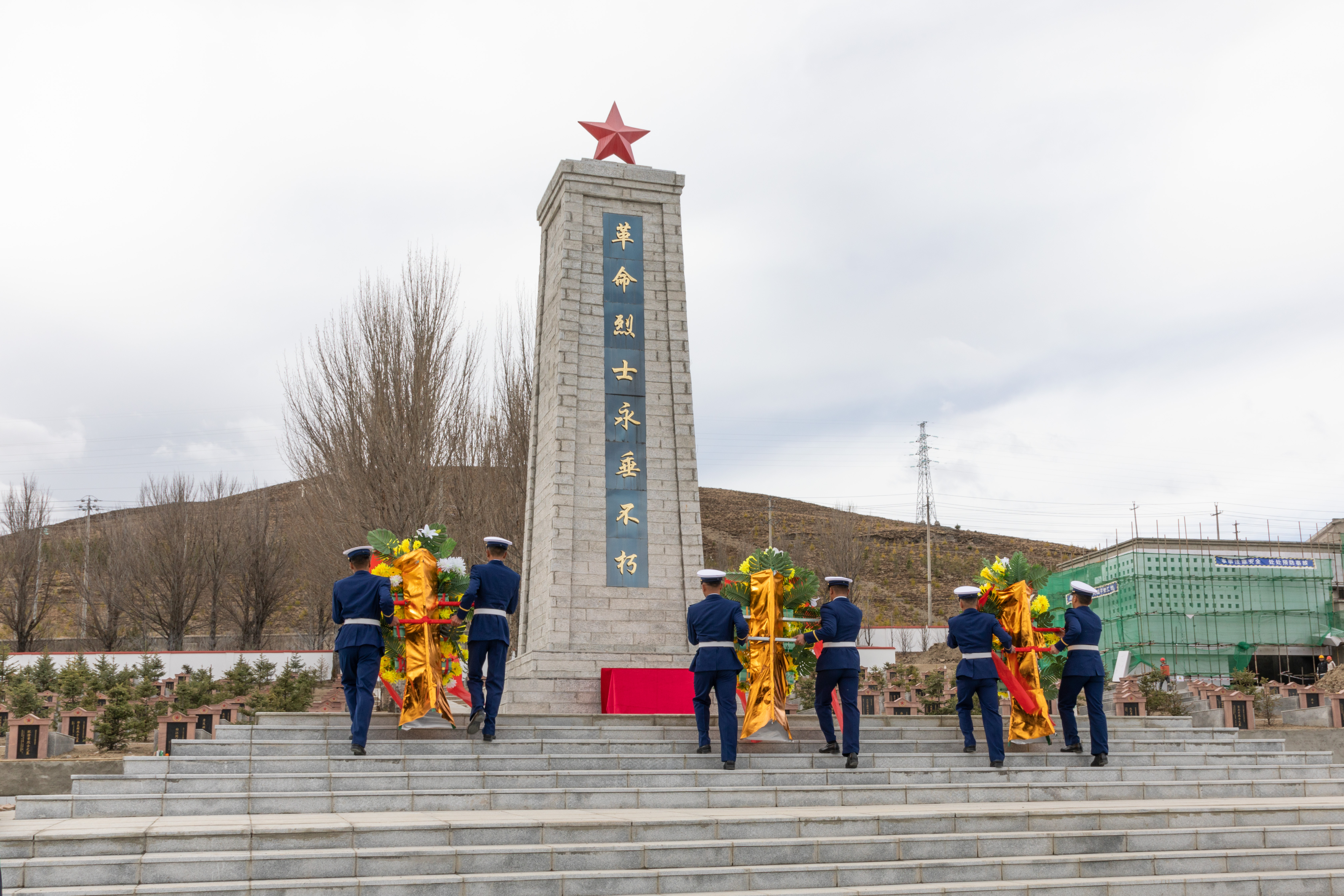 捐資800萬支持建設稻城革命烈士陵園